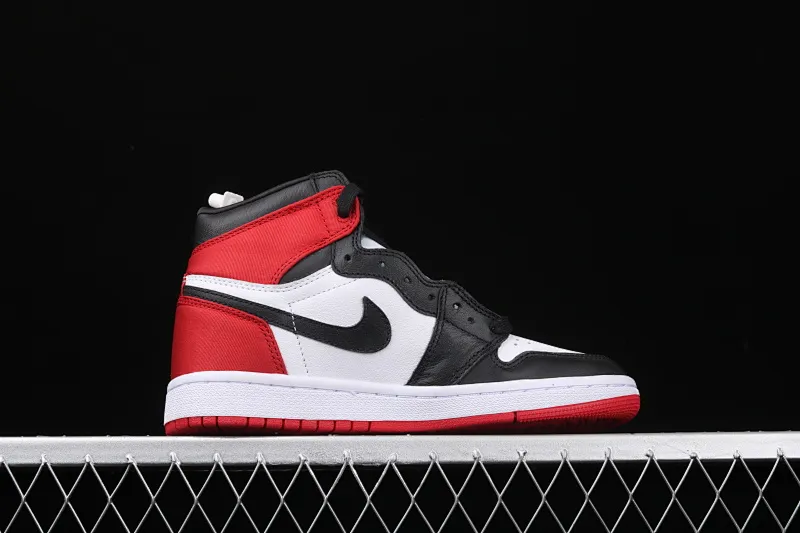 All categories Air Jordan Jordan series basketball shoes Air Jordan 1 High Air Jordan AJ1 Satin WMNS "Black Toe" AJ1 classic replica Joe 1 silk black toe CD0461-016